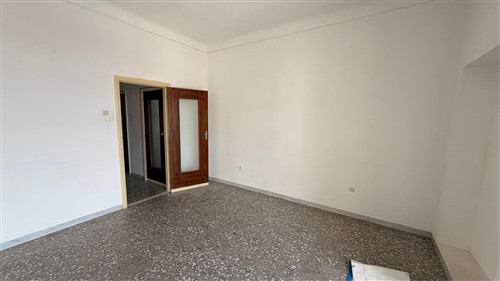 Centrale Appartamento Con Box Auto e Deposito.